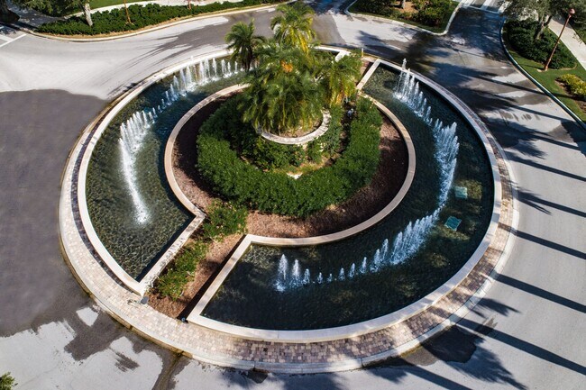 Building Photo - Available for immediate occupancy - 2BR/2BA Furnished Annual Condo available in Treviso Bay with ...
