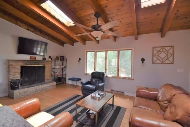 Building Photo - "Hoosier Daddy"- This fully furnished, turn-key, 6bd/2ba house