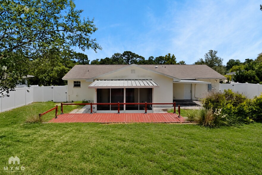 Building Photo - 12431 Brookside St