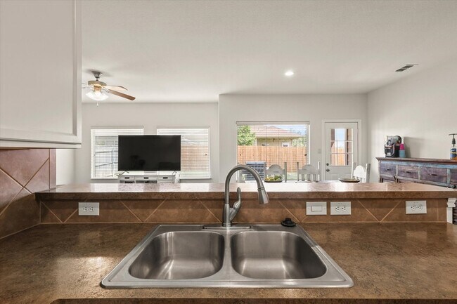 Building Photo - 5129 Meadow Ln