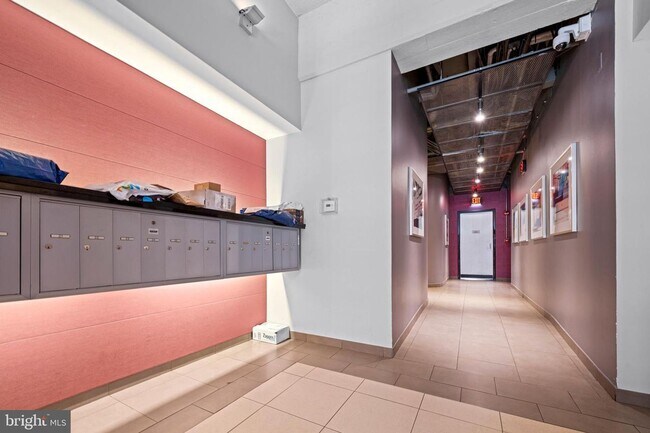 Building Photo - Stunning Penthouse Two Bedroom W/Private B...