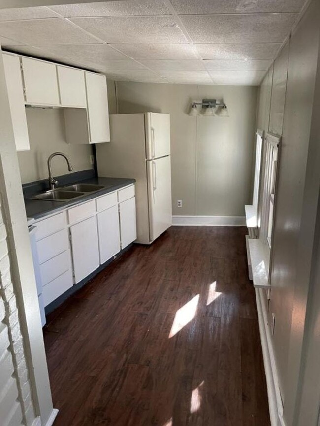 Building Photo - 365-365 N Hanover St