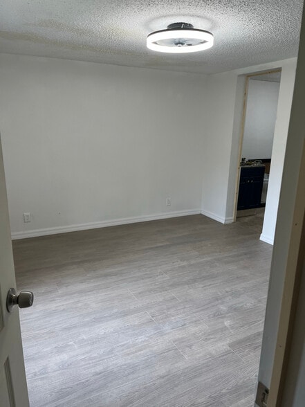 Building Photo - 109 Caracas St