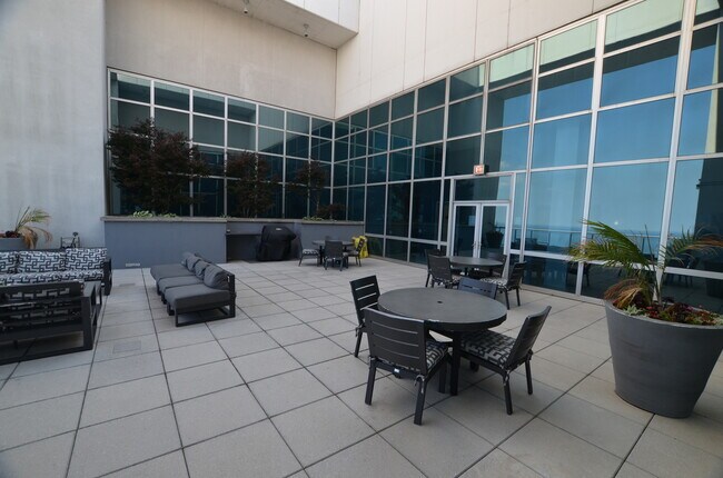 Building Photo - 1629 S Prairie Ave