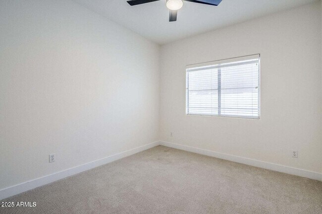 Building Photo - 1001 N Quail Ln