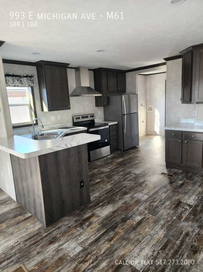 Building Photo - 993 E Michigan Ave