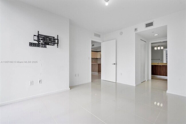 Building Photo - 5252 NW 85th Ave