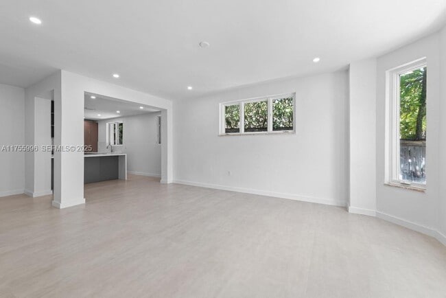 Building Photo - 5661 Pine Tree Dr