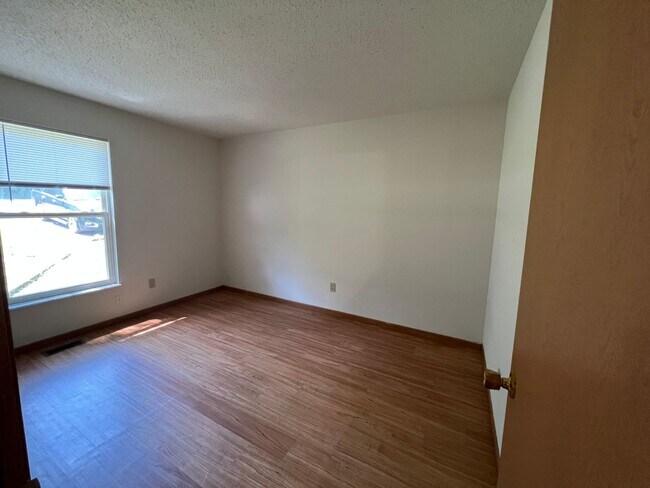 Building Photo - 615 Portsmouth Dr