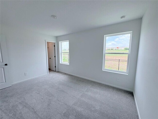 Building Photo - 886 Lynx St
