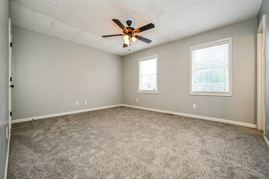 Building Photo - 2093 Phillips Rd