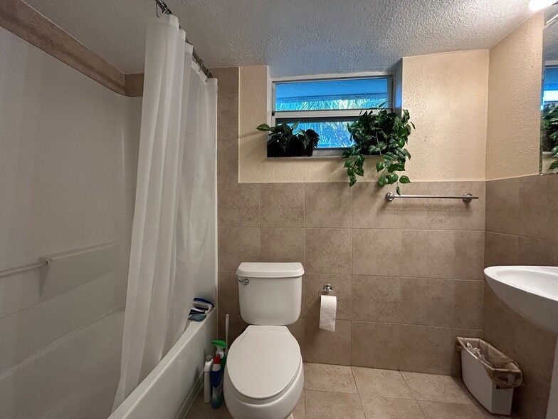 Building Photo - 8950 SW 69th Ct