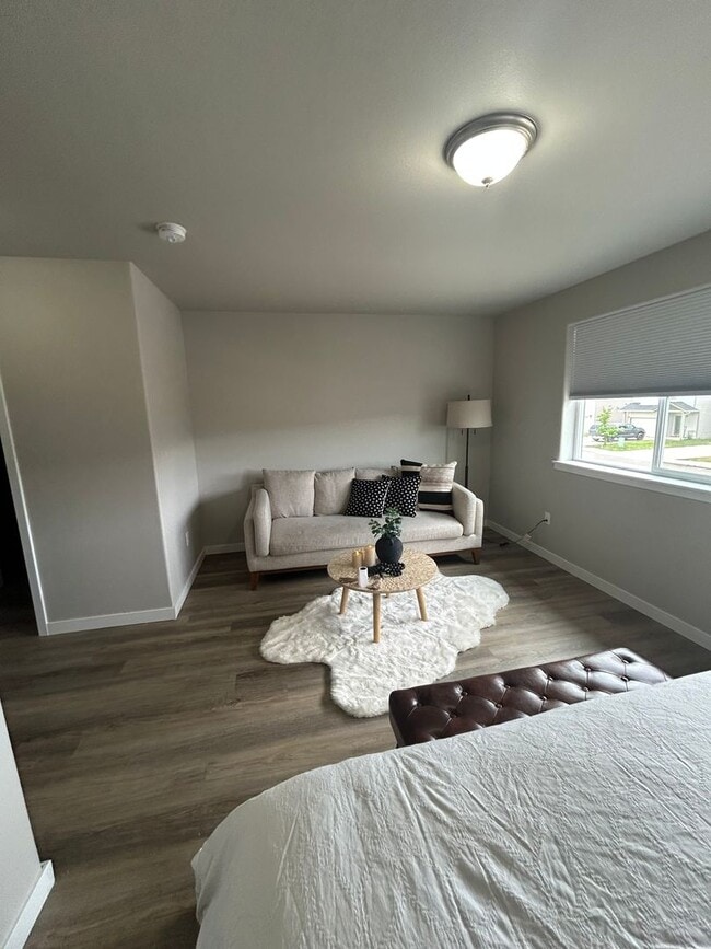 Building Photo - Beautifully Furnished Brand New 5 Bedroom ...