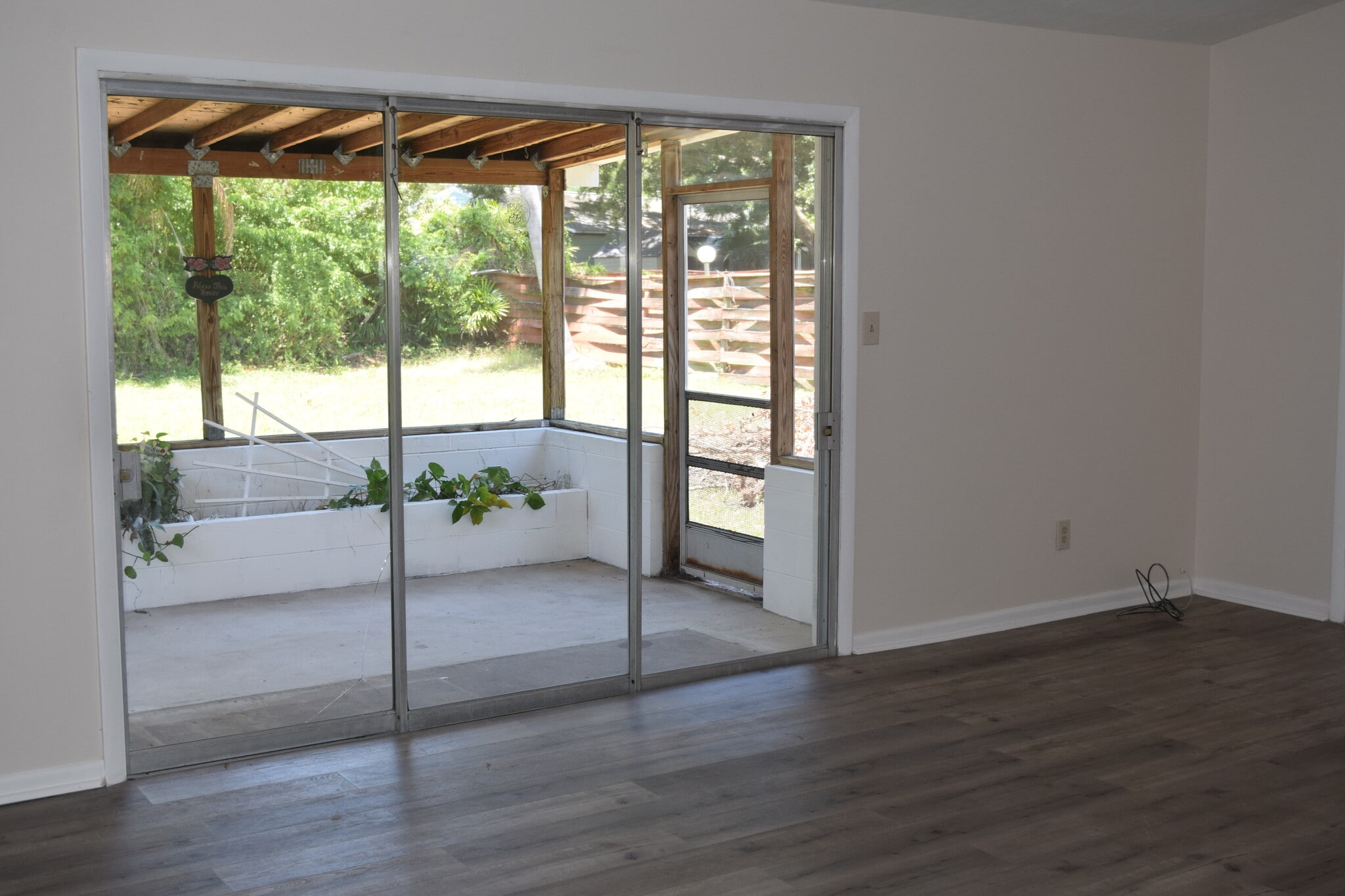 Building Photo - 8114 Meadowglen Dr