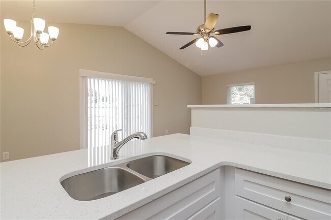 Building Photo - 1510 Bavon Dr