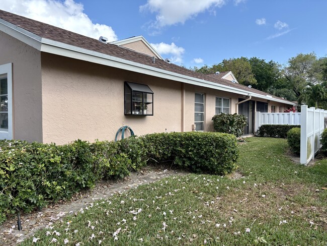 Building Photo - 8279 Summerbreeze Ln