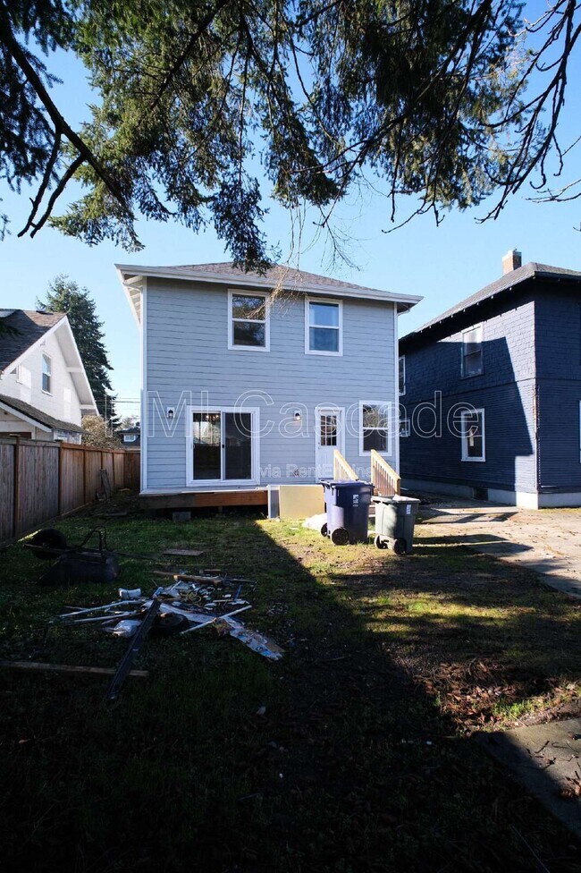 Building Photo - 933 S Sprague Ave