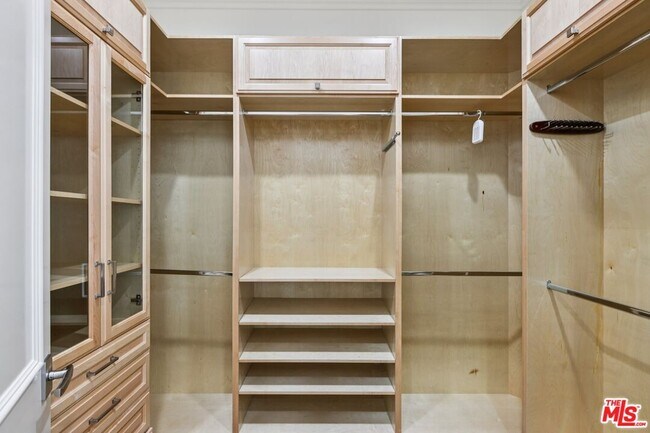 Building Photo - 27048 Triumph Ave