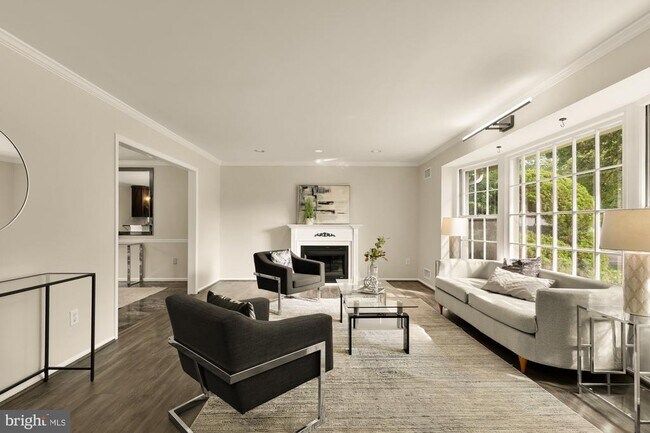 Building Photo - 11000 Rosemont Dr