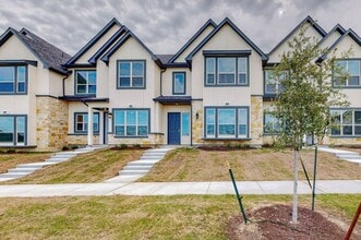 Building Photo - 3 Bed 2.5 bath Luxurious Townhome in Frisco!