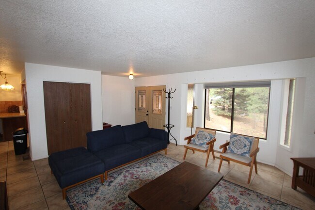 Building Photo - Partially Furnished 4-Bed Home in University Heights