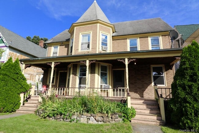 Primary Photo - 30 Willow St