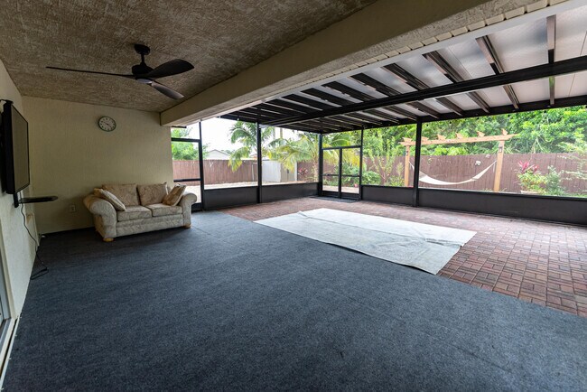 Building Photo - 3651 SW Dellamano St