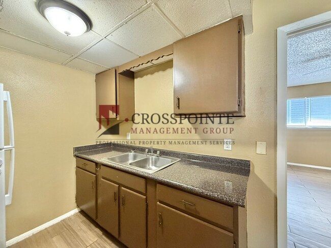 Building Photo - AVAILABLE! 1 Bed 1 Bath Apartment Near Downtown Tyler!