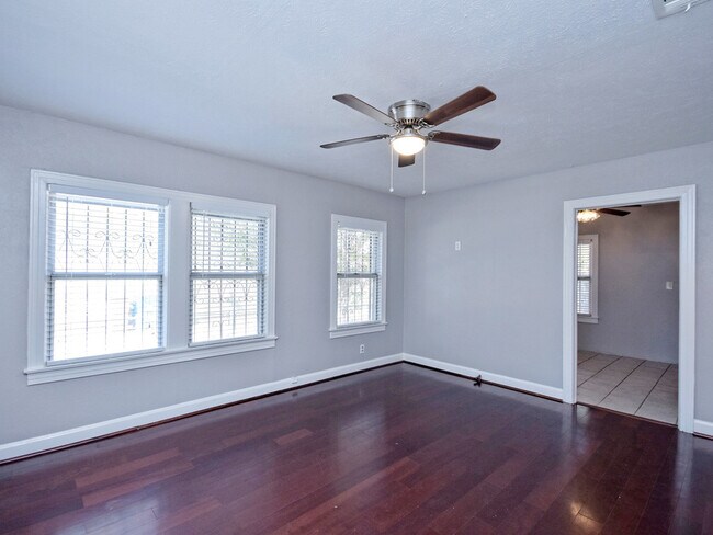 Building Photo - Charming 2 bed/1 bath home in the East side