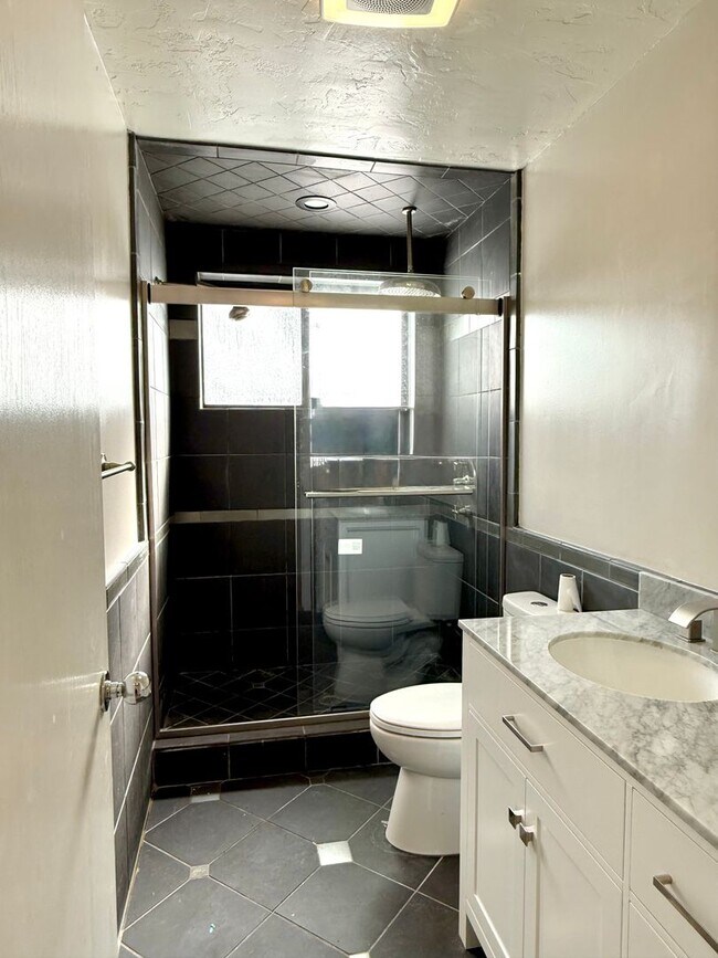 Building Photo - $4,390 / 3 BR - HILLTOP HOME WITH STUNNING BAY & BRIDGE VIEW IN HAYWARD!
