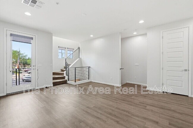 Building Photo - 2090 S Dorsey Ln