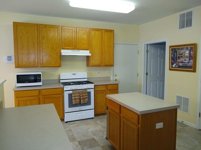 Building Photo - 331 Abington Woods Dr