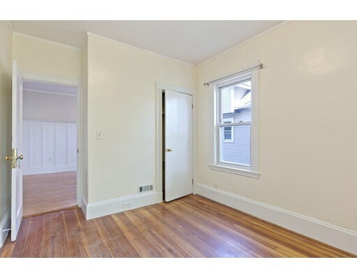 Building Photo - 8 Greylock Rd
