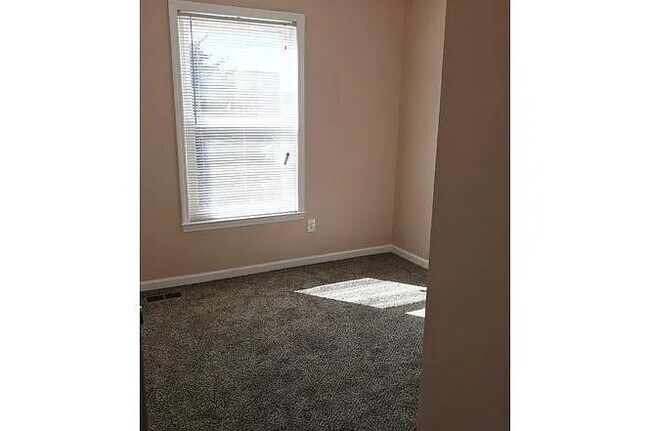 Building Photo - 406 Strathaven Ct