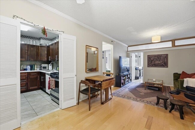 Building Photo - 45 River Dr S