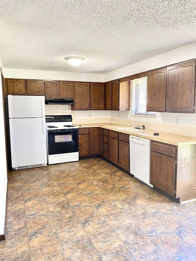 Building Photo - 2 Bed 1 Bath Duplex in Central Loveland