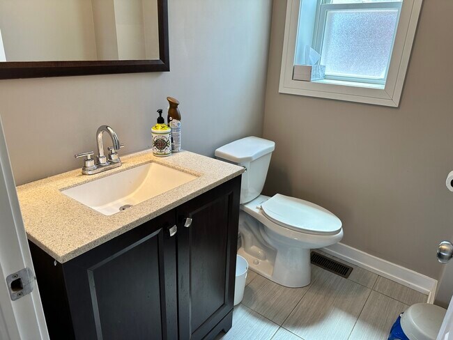 Building Photo - 9520 S Ridgeway Ave