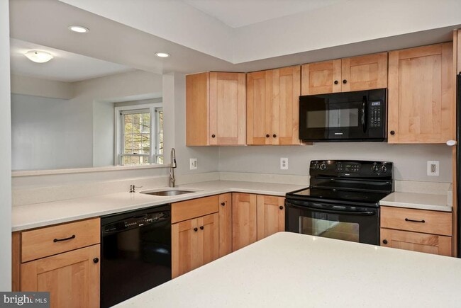 Building Photo - 10500 Grove Ridge Pl