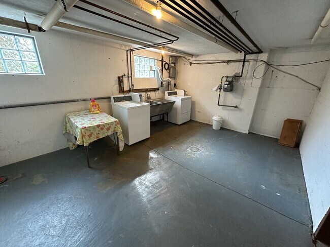 Building Photo - 6086 Dryden Ave