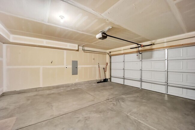 Building Photo - Academy School District 20 Home Available NOW!
