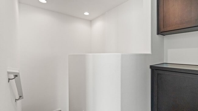 Building Photo - 2BR Townhouse in Imperial Beach with Washer/Dryer and Garage!