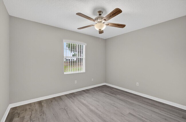 Building Photo - Available Now! Move-In Ready 3BR Home with Florida Room & Shed