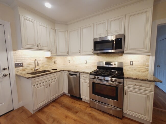 Building Photo - 25 Scofield Ave
