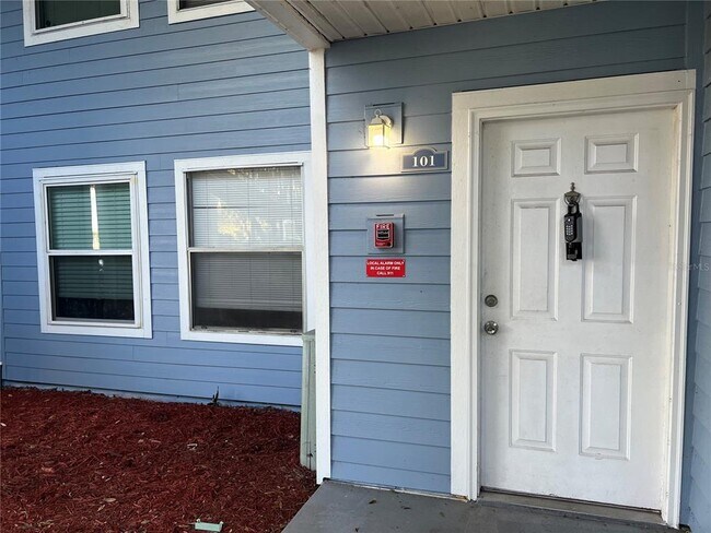 Primary Photo - 2569 Grassy Point Dr