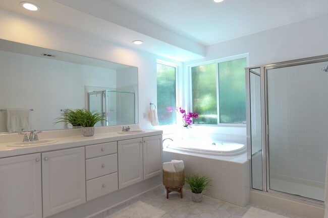 Building Photo - Cozy Stevenson Ranch Home on a Quiet Cul-D...