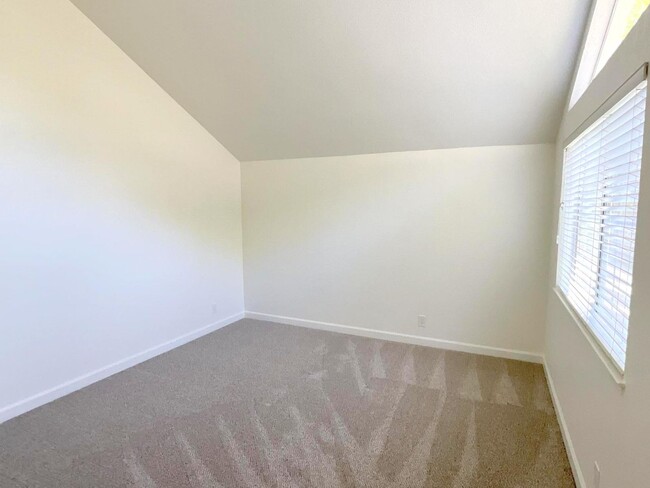 Building Photo - Wonderful Townhome In Walnut Creek Near He...