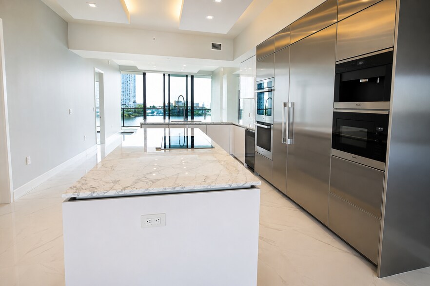 Building Photo - 5000 Island Estates Dr