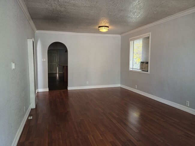 Building Photo - Charming 3-Bedroom Rental with Bonus Backh...