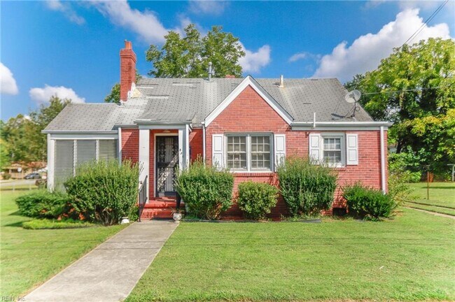 Charming unit available for rent in Suffolk! - 830 Brook Ave Suffolk VA