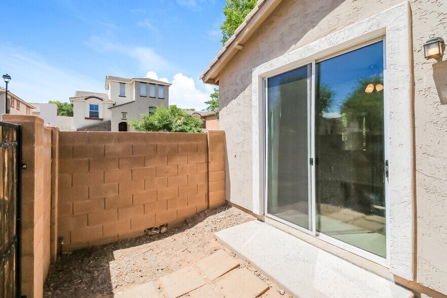 Building Photo - 4254 E Carla Vista Dr